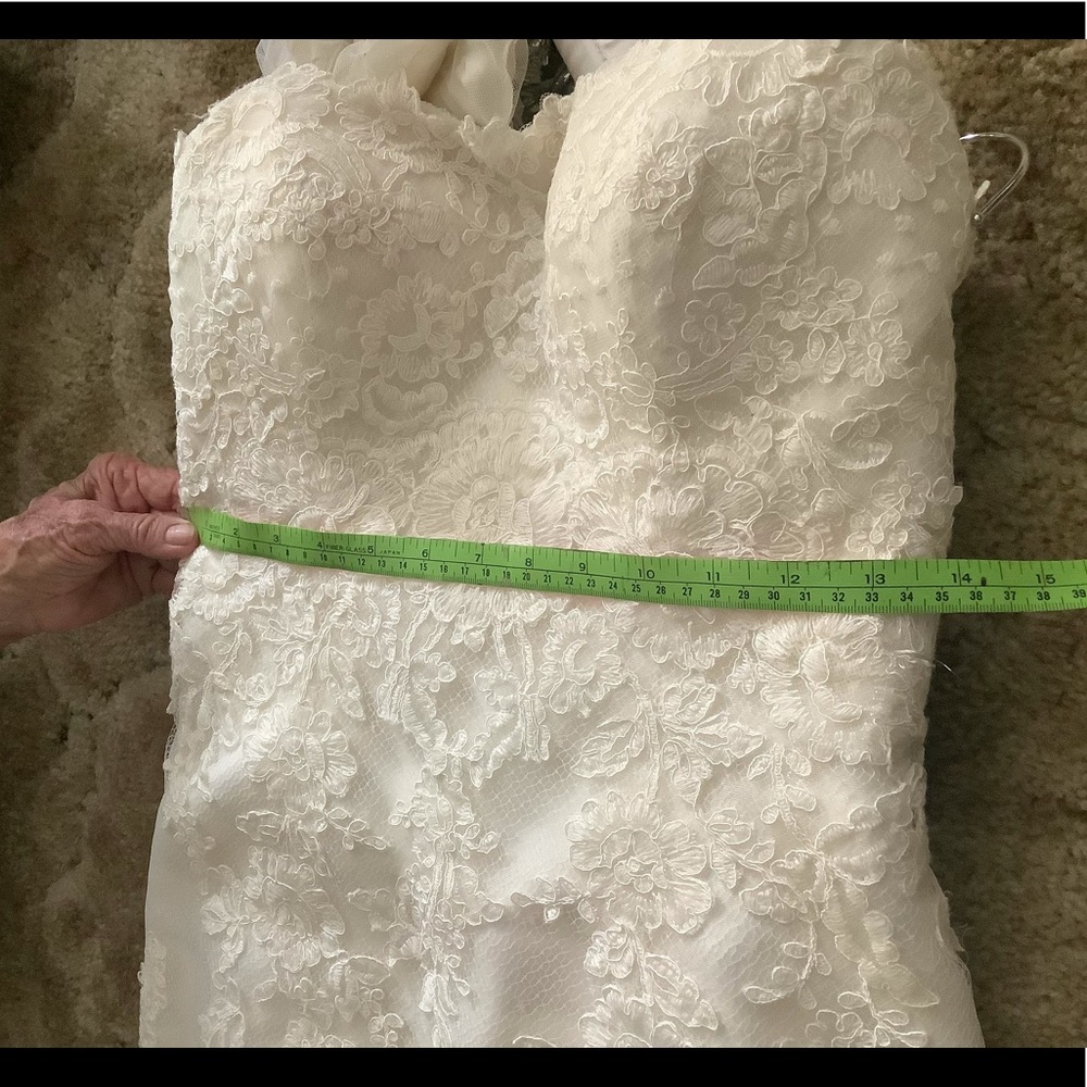 Enzoani Dakota wedding dress belt & veil included - Picture 15 of 16